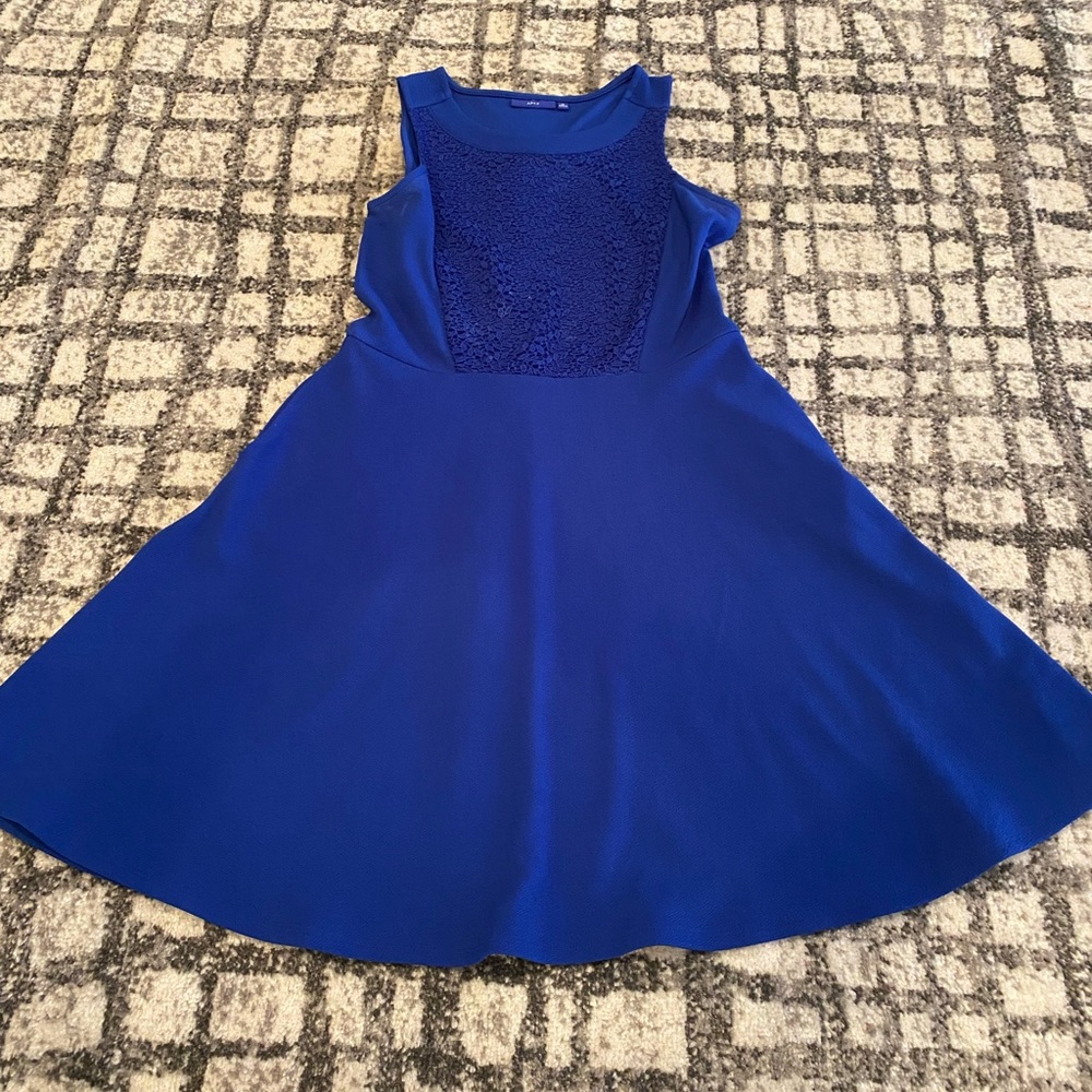 Apt 9 , Sz M with POCKETS!